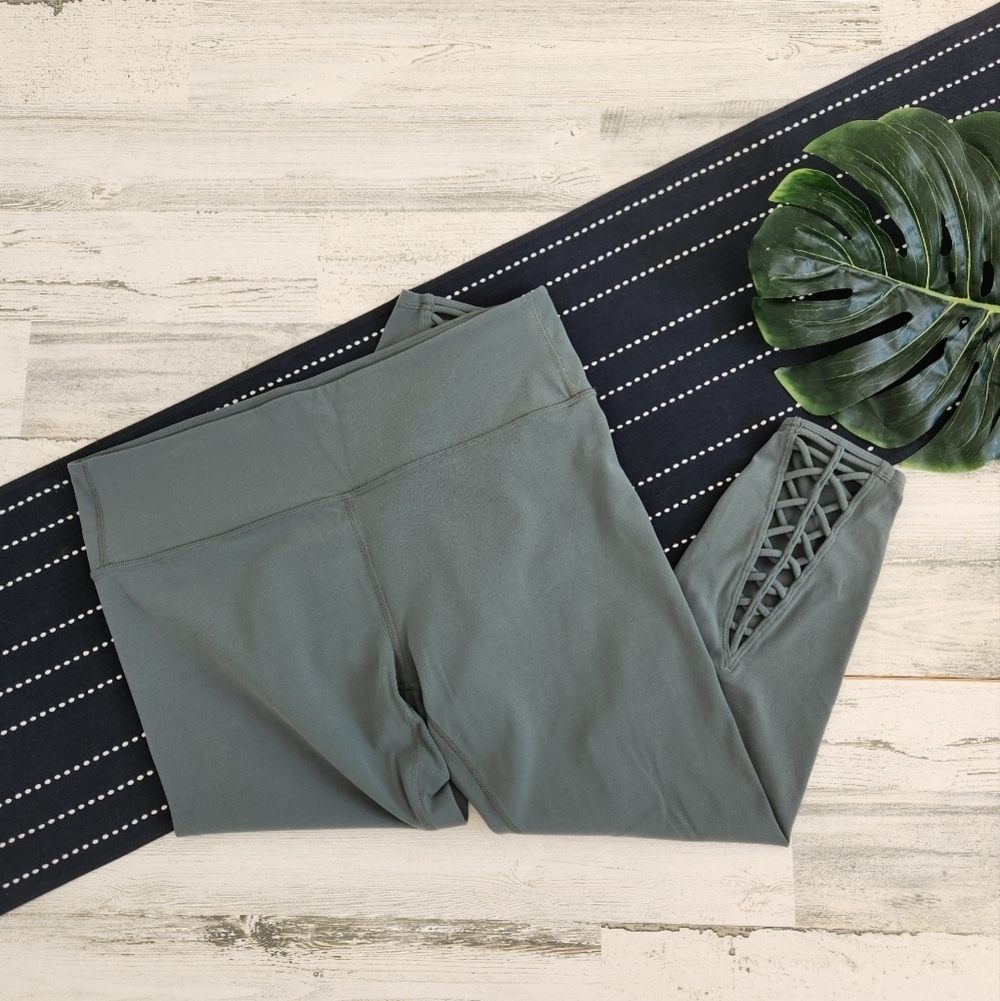 Athleta Savasana Macrame 7/8 Tight Leggings Green Size XL